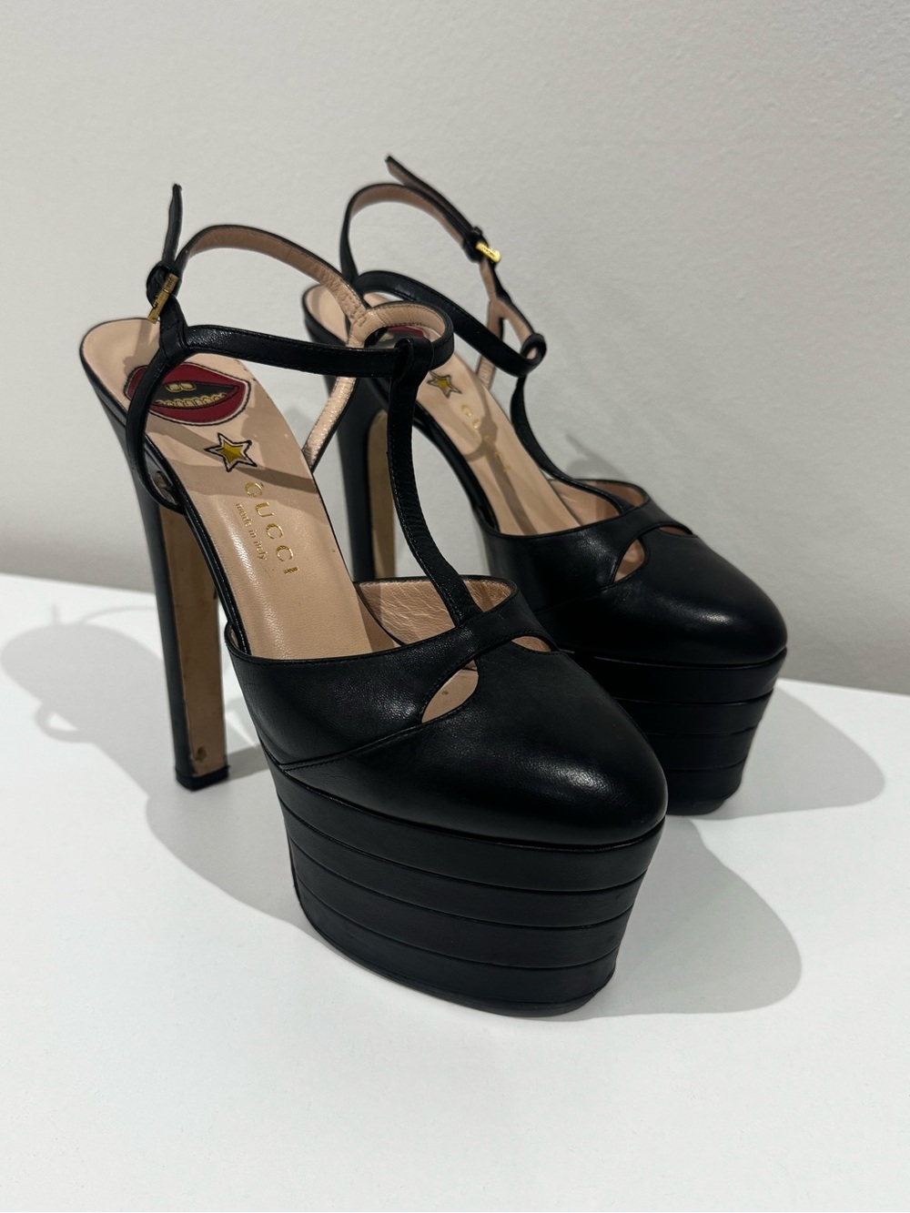 Gucci Black Ángel Leather Platform T-Strap Sandals - Picture 2 of 8